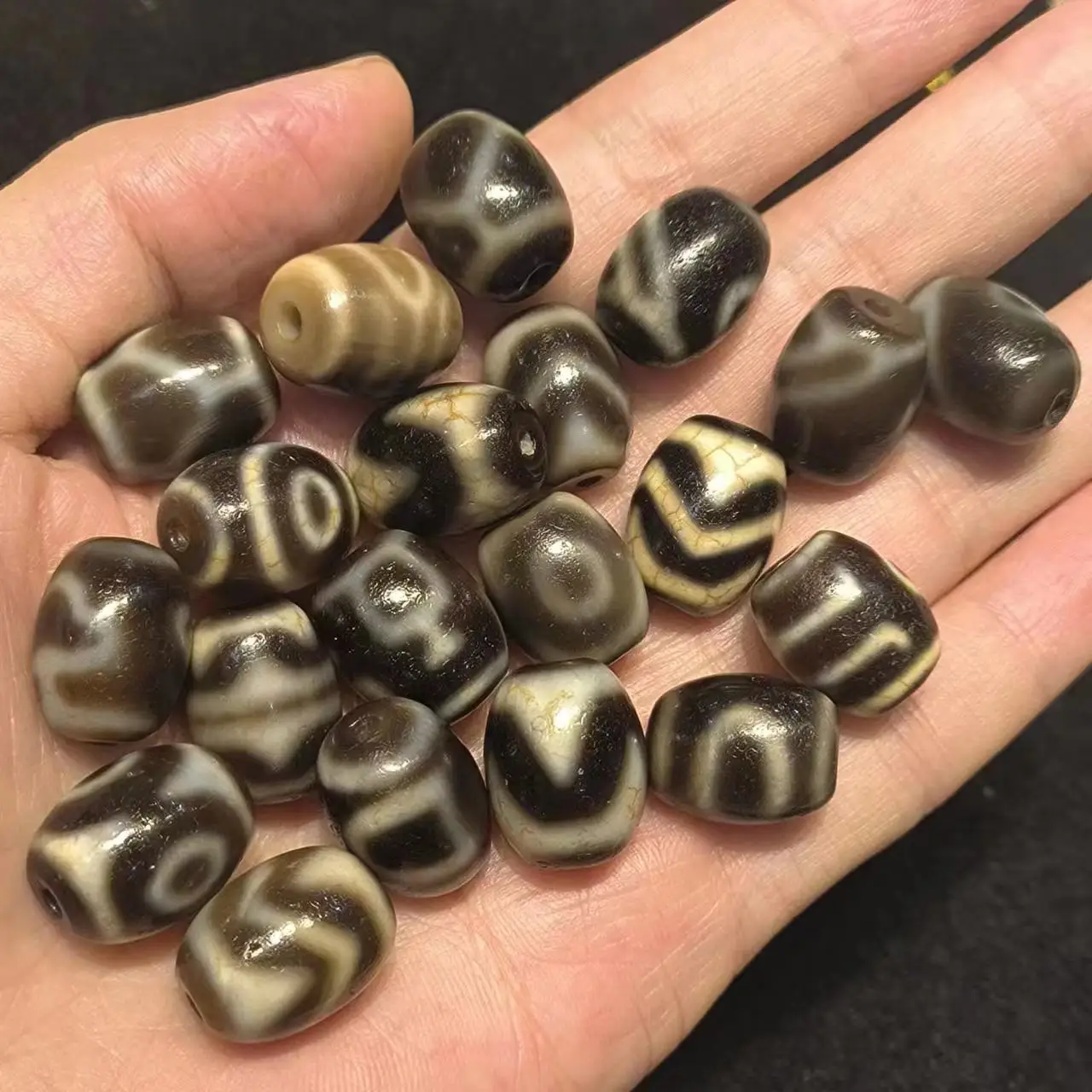 1pcs/lot natural agate dzi Black yellow Rare varieties Multiple patterns Weathered lines Accessories jewelry Ethnic style taki