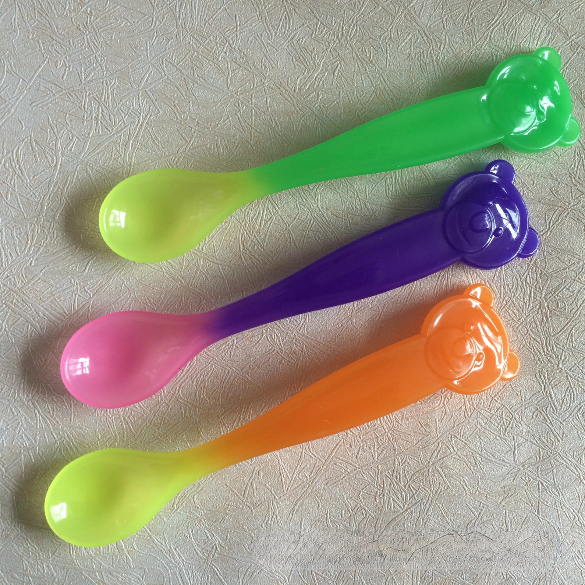 

Baby Feeding Spoon Candy Color Temperature Sensing discoloration Spoon Children Food Baby Spoons Feeding Dishes Feeder Flatware