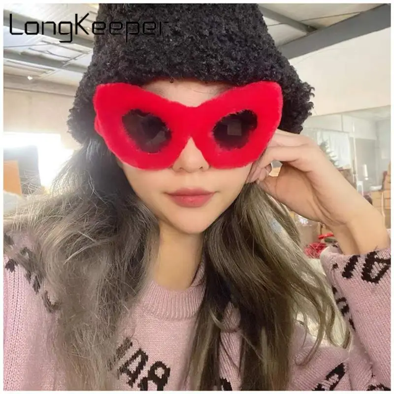 

Солнечные очки в стиле панк женские, роскошные брендовые модные солнцезащитные аксессуары кошачий глаз с мягким мехом и бархатной подкладк...