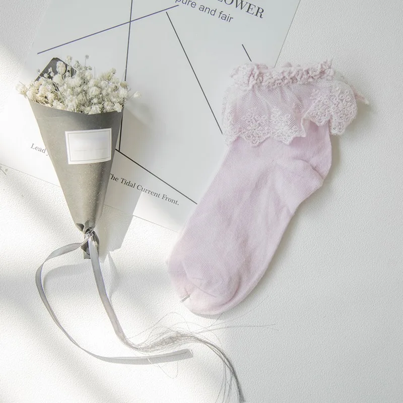 Рисунок 6 - Модные женские кружевные носки