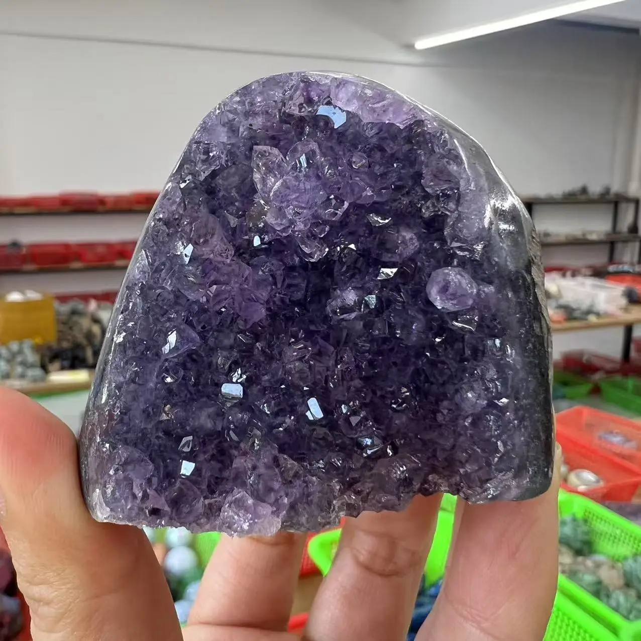 Кварцевый камень размер 167 г 5 см