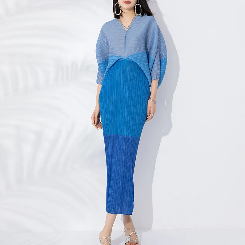 

Женское платье с V-образным вырезом и рукавом «летучая мышь»