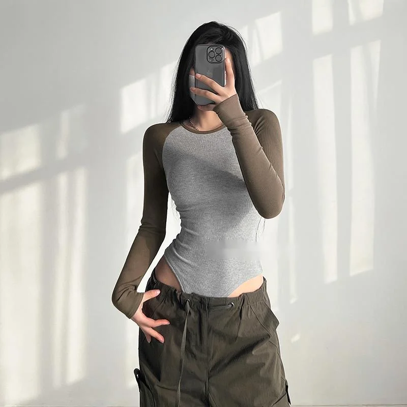 

Боди женское облегающее контрастное с длинными рукавами реглан и высокой эластичностью