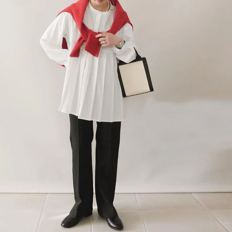 Свободная блузка с длинным рукавом и круглым вырезом на пуговицах однотонные