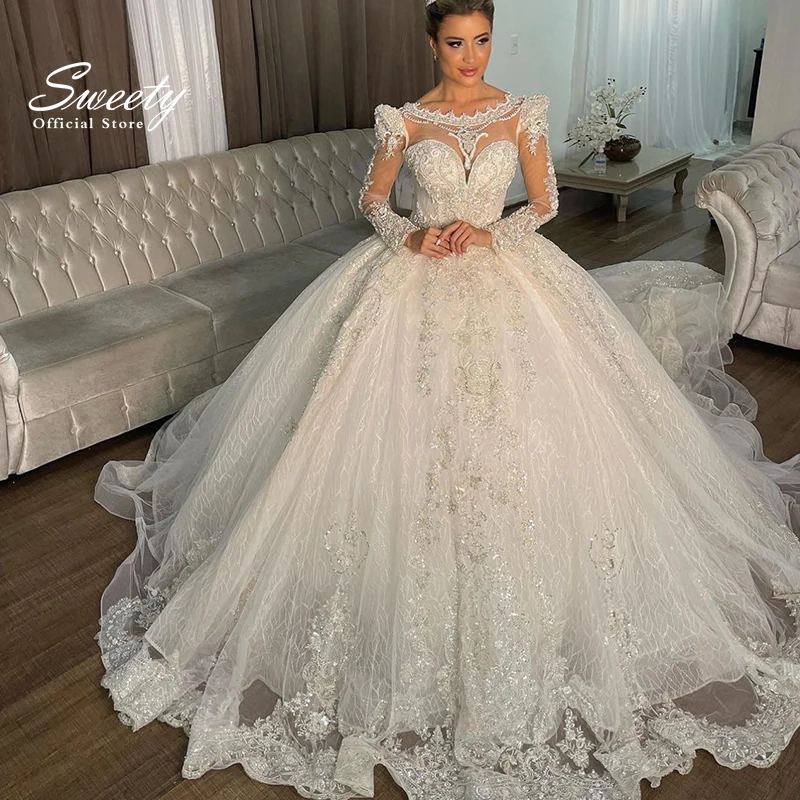 Свадебное платье с вышивкой и бисером