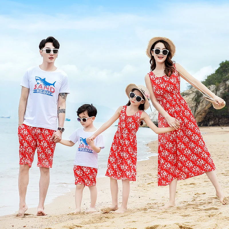 

Family Clothing Outfits Summer Beach Mum Daughter Dresses Dad Son Cotton T-shirt &Shorts Matching Couple Clothes Seaside Holiday