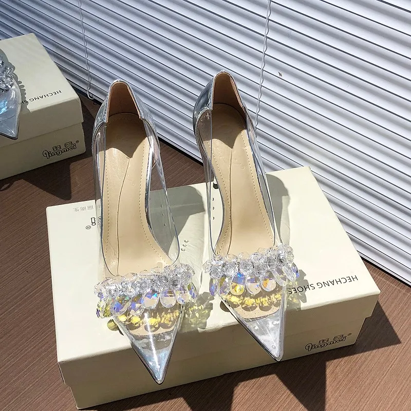 Женские туфли на тонком каблуке прозрачные с острым носком без застежки