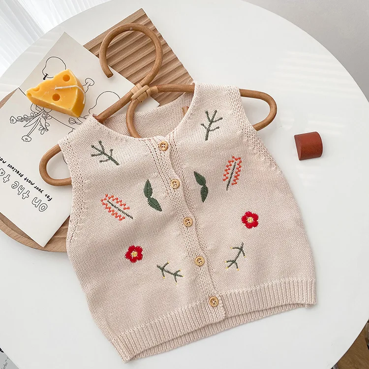 Жилет детский жаккардовый с цветочным принтом и вышивкой |