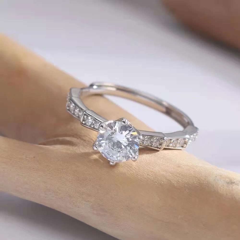 

Copy Luxurious Inlaid One Carat High Rise Adjustable Ring Proposal Simulation Snake Bone Mozanne Ring Female Envio Gratis