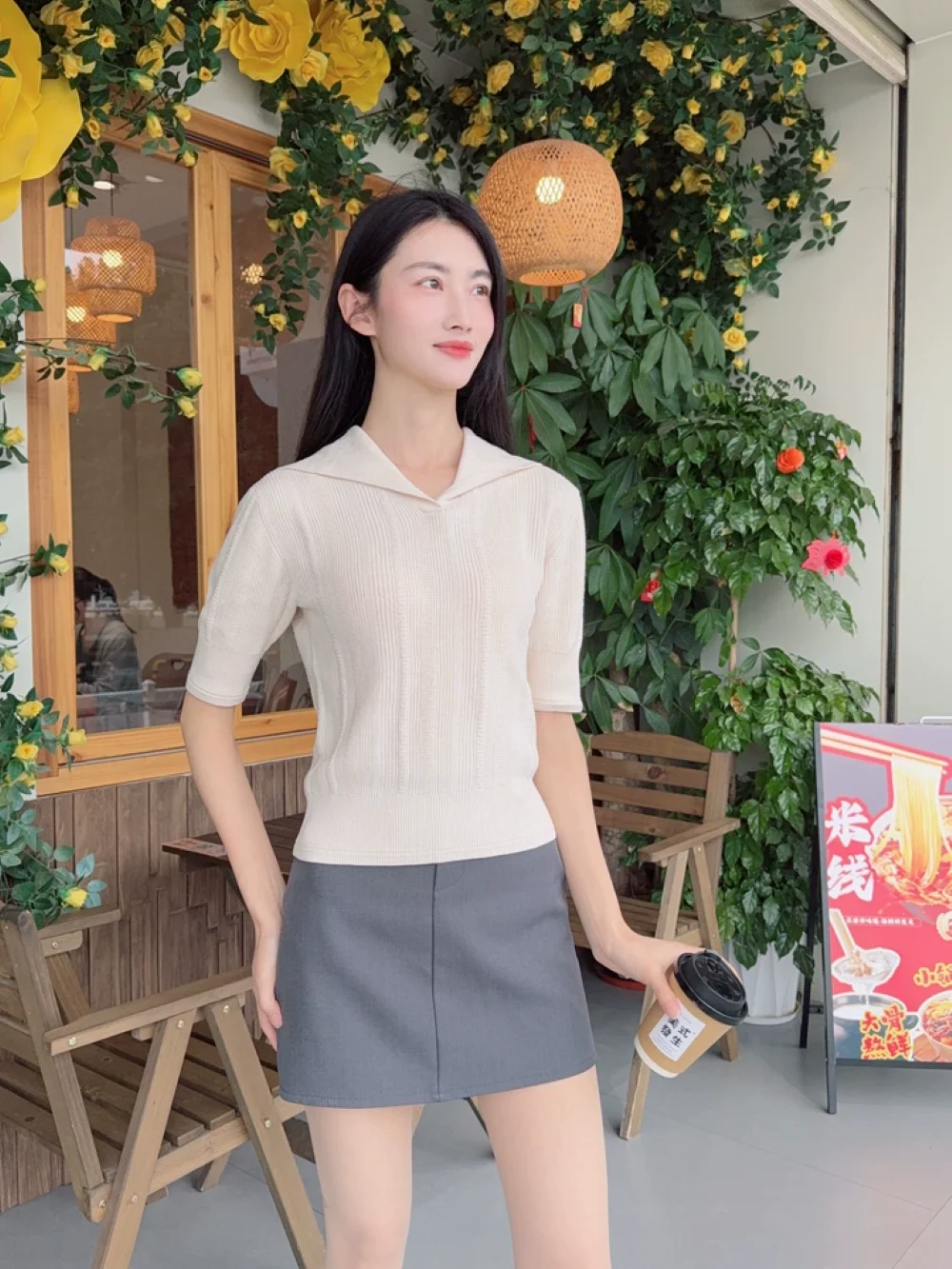 Фото XIMIAN APPAREL 2026 YAZHIMEI: Новая весенняя коллекция женских повседневных свитеров из рубчатой ткани цвета слоновой кости с круглым вырезом и коротким рукавом №1