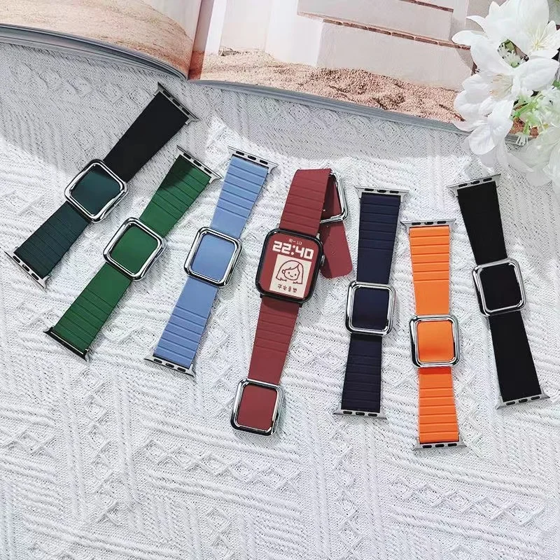

Luxury Elegant Rubber Watch Strap For Apple 41mm 45 40 42 38 44 mm Metal Button Wrsitband Correa Bracelet For iWatch 7 6 4 se 5