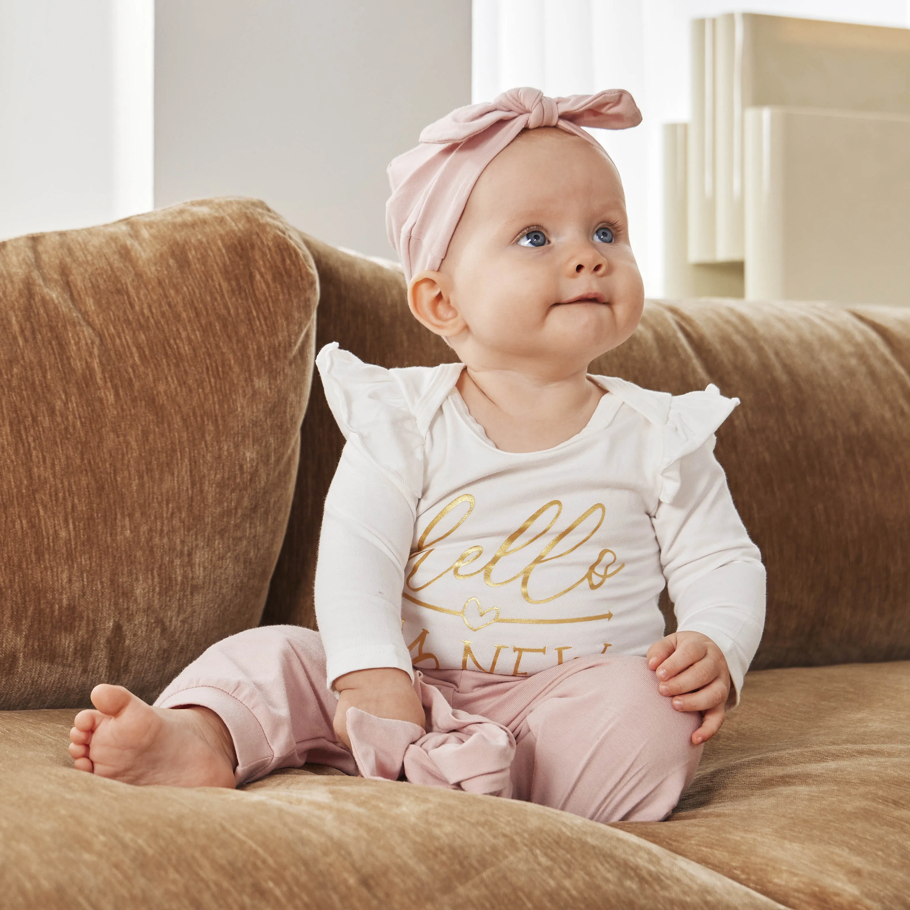 

Synpos Spring Baby Girls Printed Bodysuit + Floral Pants + Hat + Hairband Autumn Infant Girls Casual Suit Sets 4 pcs 0-18 Months