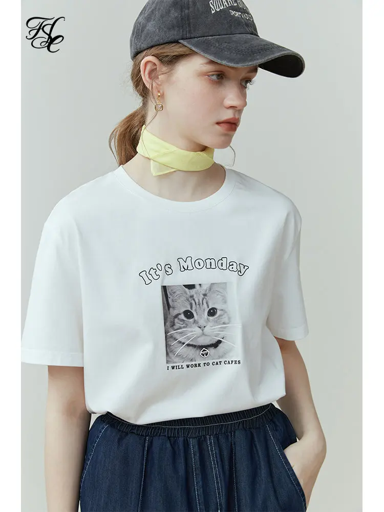 

Футболка женская с коротким рукавом и принтом кошки