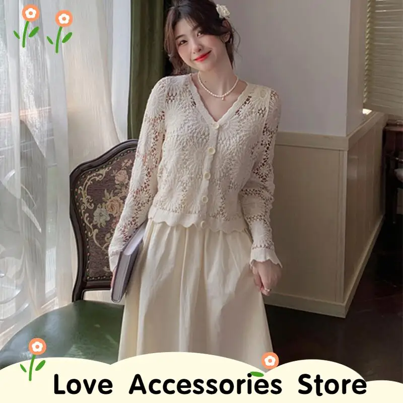 

Women's Short Top Early Autumn New Fashion Aged Westernization V-neck Hollowed Out Lace Long Sleeved Cardigan Jacket