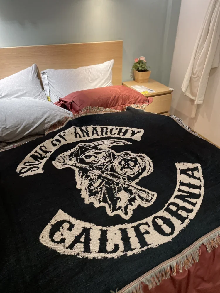 

Дети Хаоса диван одеяло мотоцикл