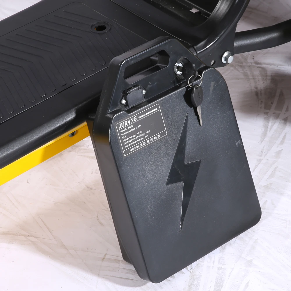 Желтый электрический мотоцикл полноразмерный цветной трехколесный скутер на