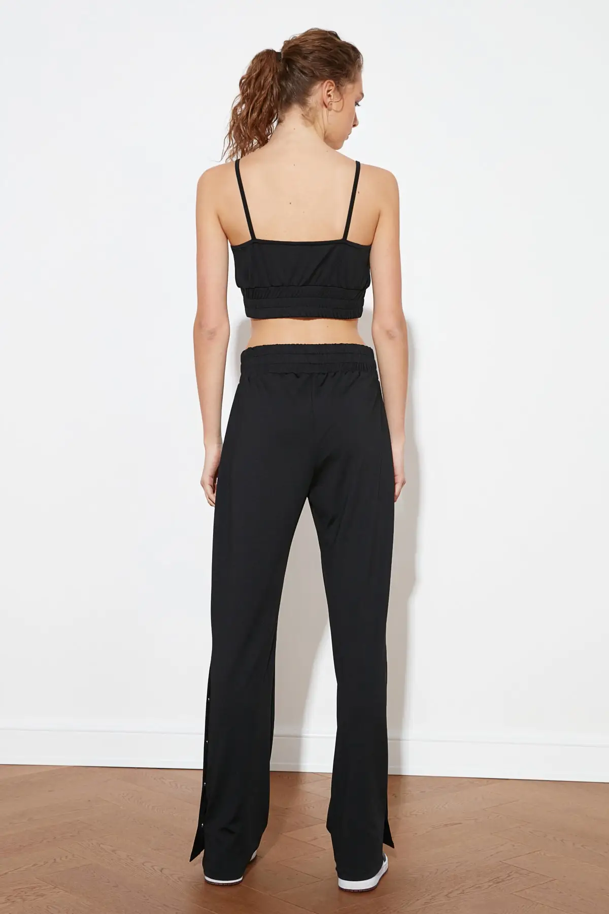 

Trendyol Woven Patchli Sports Bottom-Top Suit TWOSS21AU0153