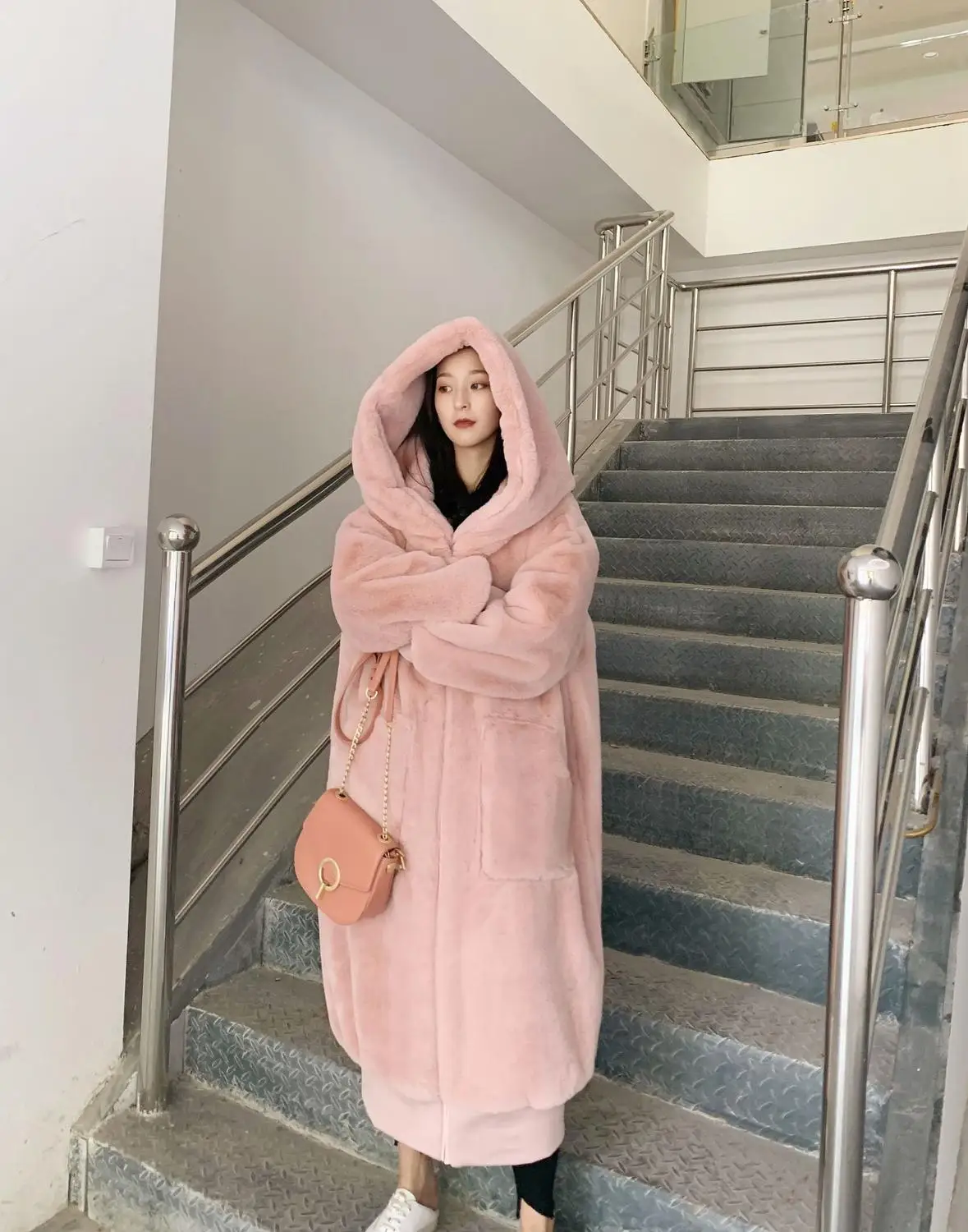 Autumn Winter Thick Warm Plush Outwear Faux Fur Coat Women 2022 Casual Luxury Long Oversize Loose Hooded Mane Fur Jacket Female