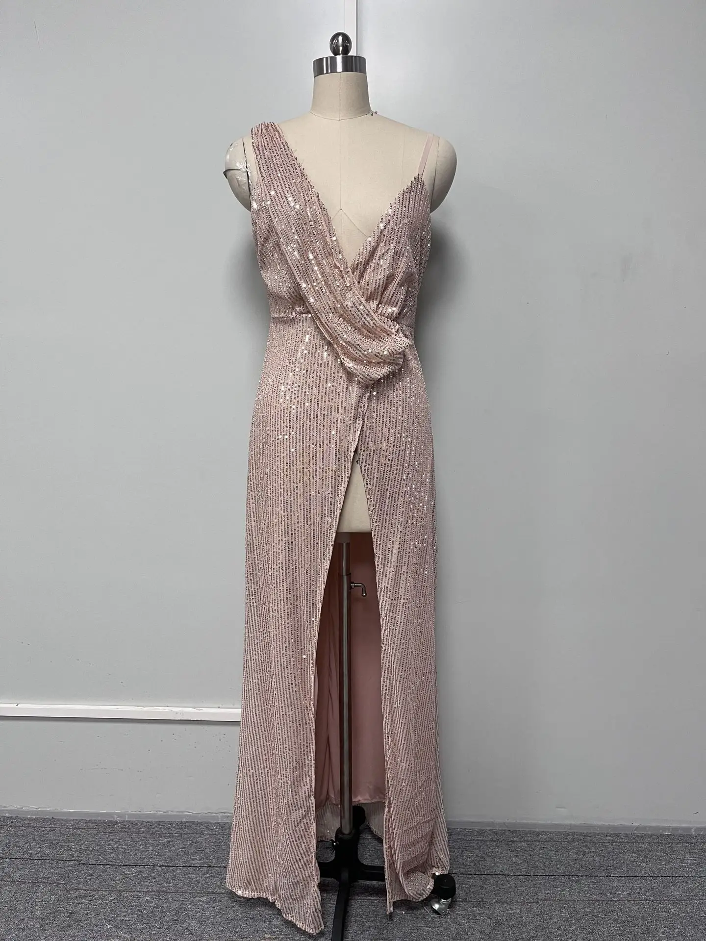 2022 new spring and summer banquet sexy one-shoulder sequined gold heavy work evening dress female fishtail party dress