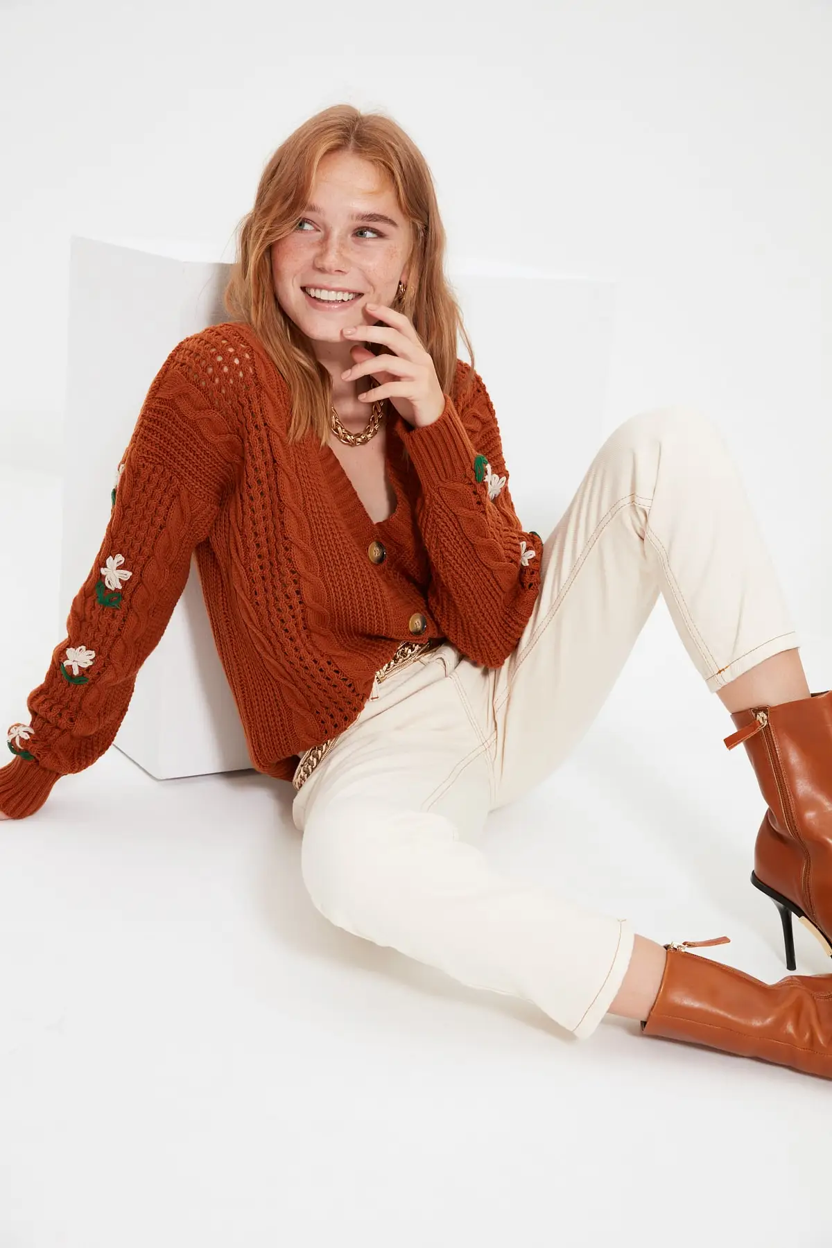 

Trendyol Embroidered Knitwear Cardigan TWOAW22HI0236