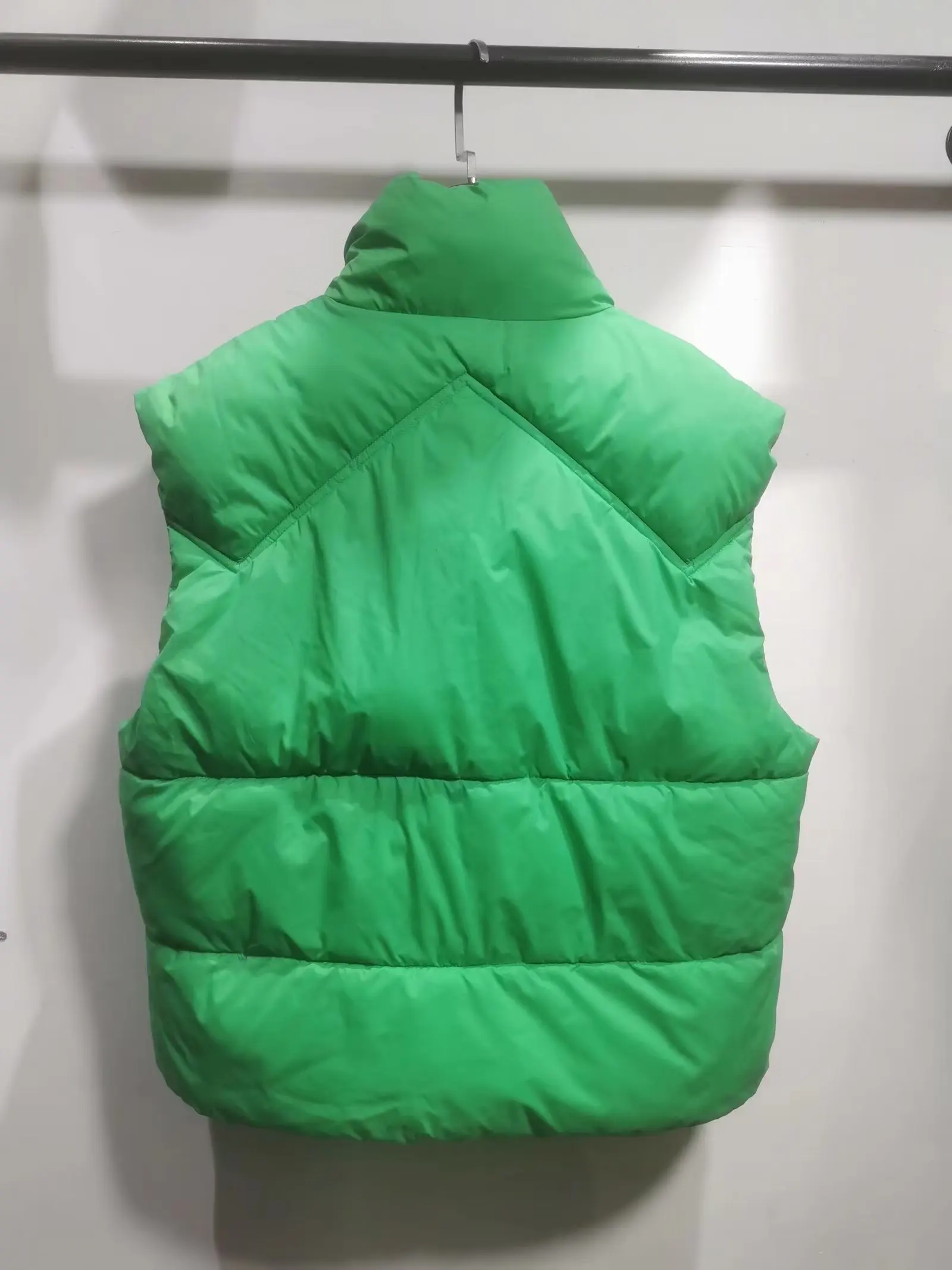 KEYANKETIAN Women's Down cotton vest fall/winter new High Street wave quilted stand collar zipper sleeveless cotton jacket