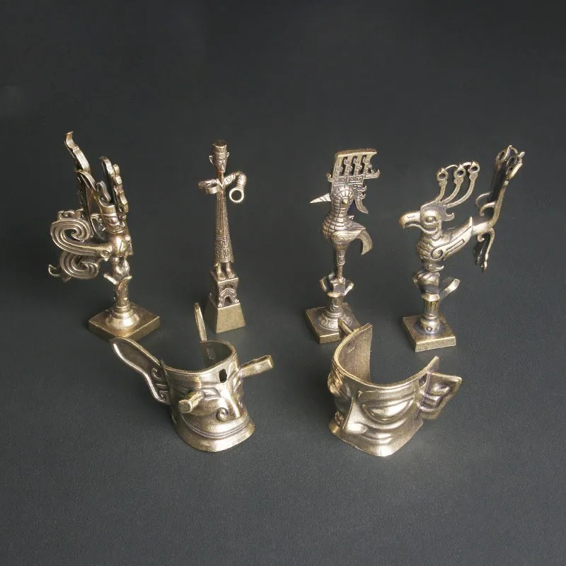 

Antique Brass Ornament Sanxingdui Sun Bird Souvenir Ornament Desktop Home Ornament Gift