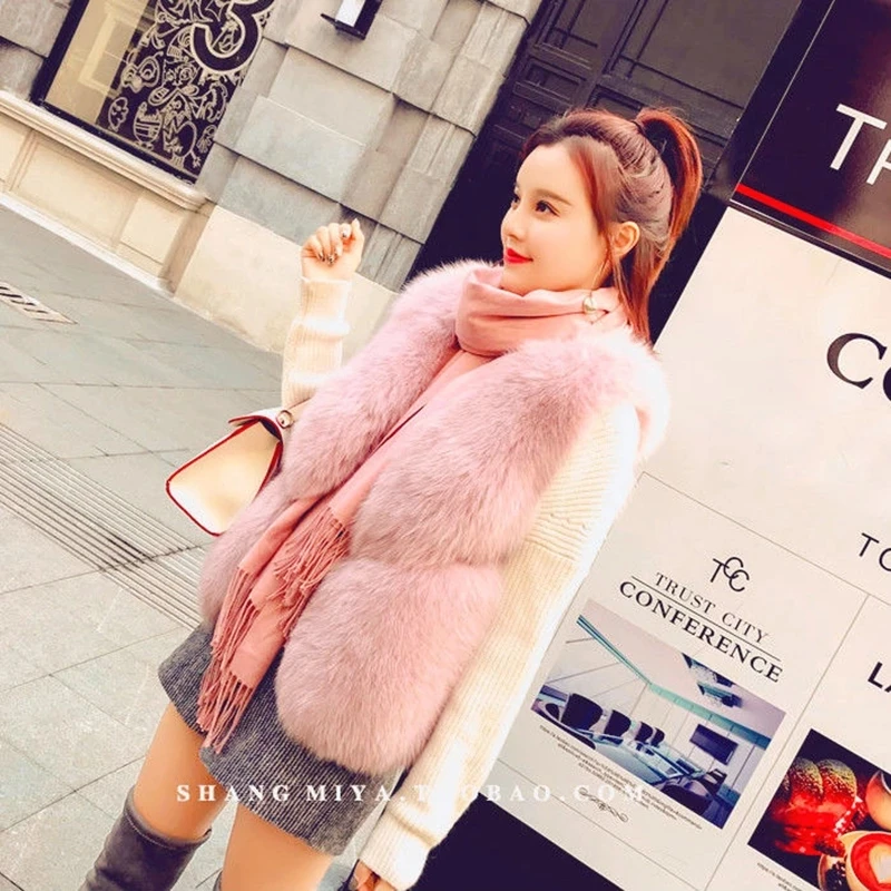 Женский зимний меховой жилет однотонный шикарный короткий без рукавов с боковой