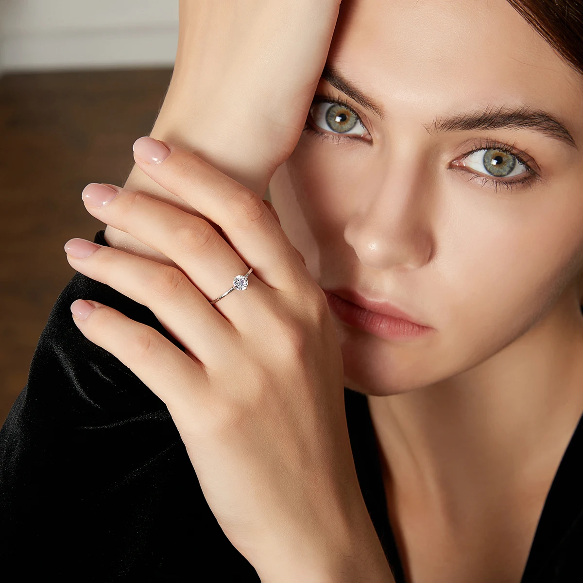 Тонкие кольца для женщин из настоящего серебра 925 с моиссанитом 0,5 карата, D-цвет, VVS, классический дизайн на 4 зубцах, обручальное кольцо для девушек, в зеленом подарочном ящике.