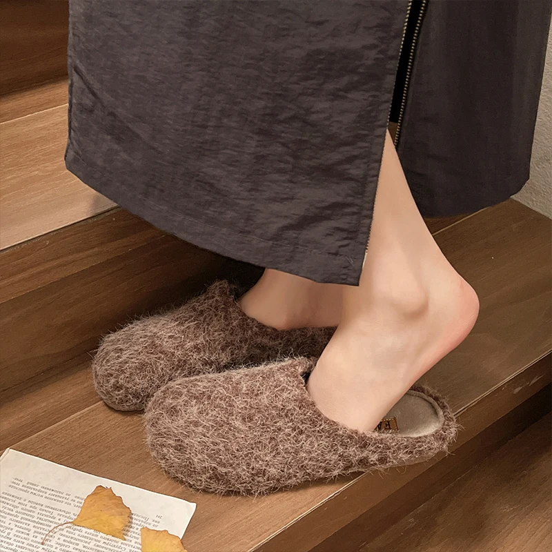 Домашние тапочки лоферы на платформе с закрытым носком женские шлепанцы 2024 в