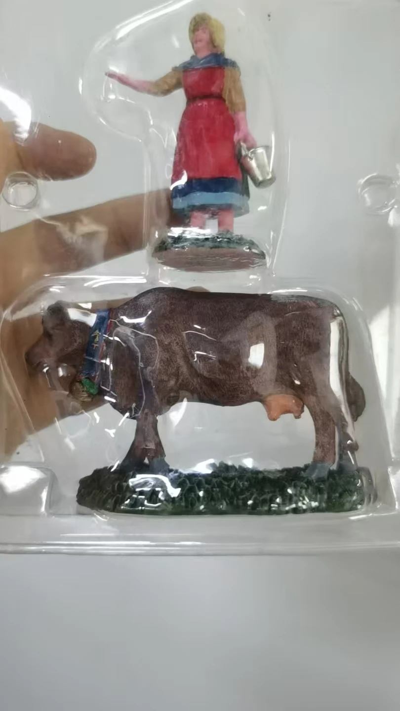 

Фигурка из смолы женщина с рогом