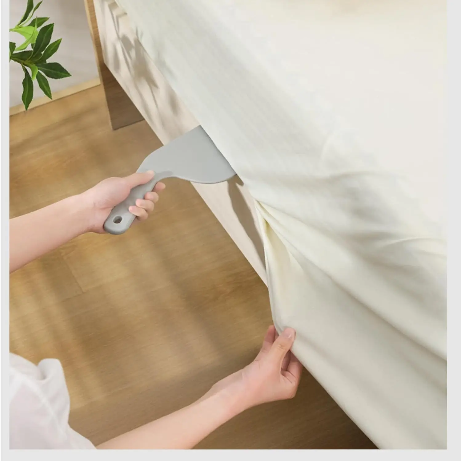 

Portable Bedsheet Stopper Bed Sheet Organizer Is Tiled And Raised Convenient And Labor-saving To Make The Bed Making Mattress