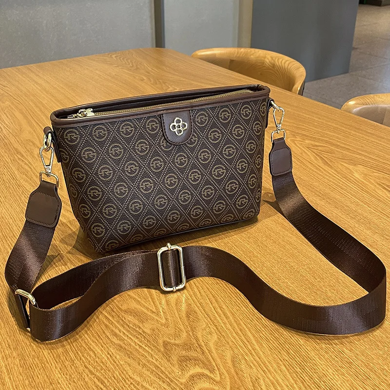 

Free Shiping items Summer New Fashion Print Style Versatile One Shoulder Crossbody Bag Envelope Style [C5960-1]