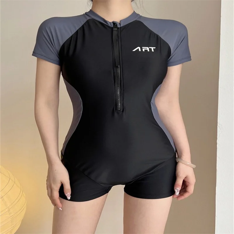 Черный купальник в спортивном стиле сексуальное бикини цельный женские тренд 2024.