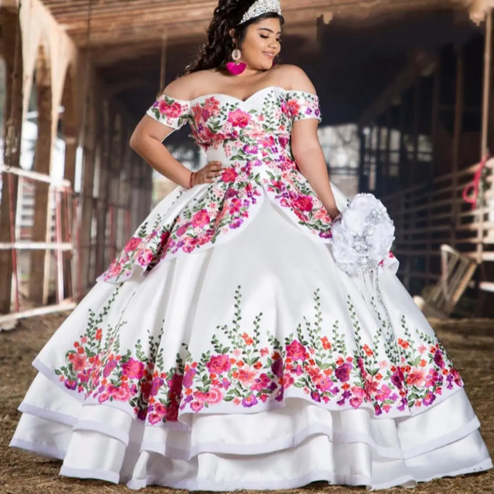 

White Mexican Style Quinceanera Dresses Charro Off The Shoulders Plus Size Prom Dress 2022 Luxury Embroidery Vestidos De 15 Años