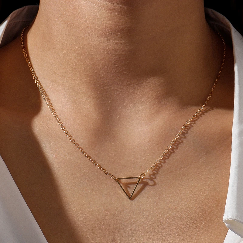 

Classic Hollow Geometry Triangle Pendant Necklaces for Men Women High Quality Clavicle Chain Choker Summer Streetwear Jewelry