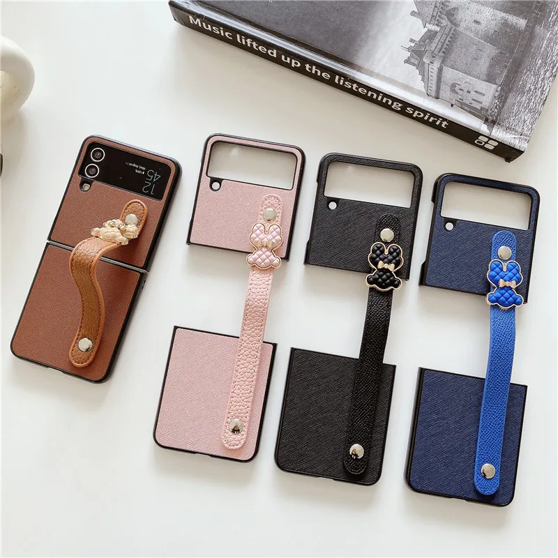 

Cute Bear PU Leather Case with Retractable Wrist Strap for Samsung Galaxy Z Flip 4 Z Flip 3 5G Shockproof Cover Z Flip4 ZFlip3