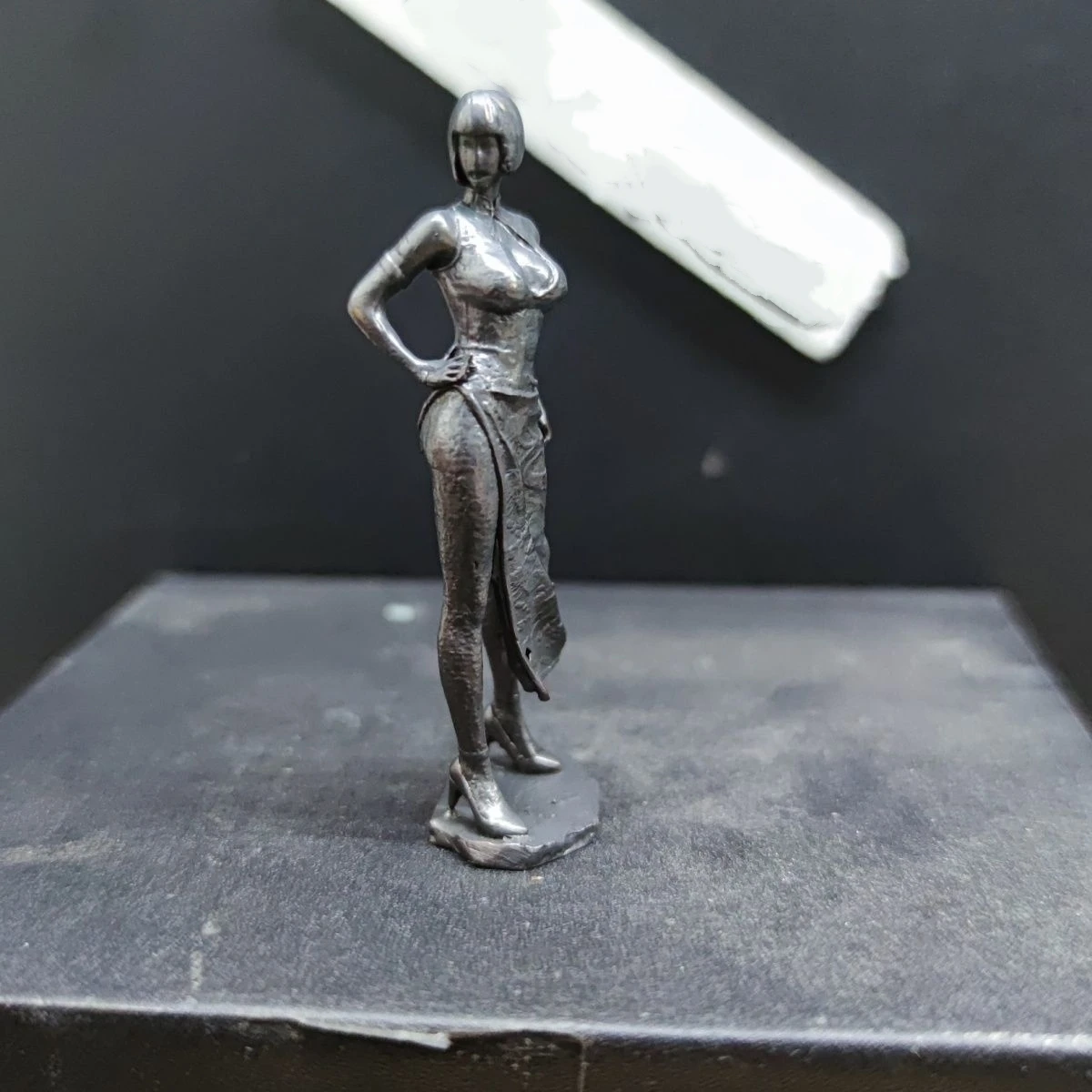 Миниатюрная латунная статуэтка боевой девушки владислав николаевич конюшевский боевой 1918 год