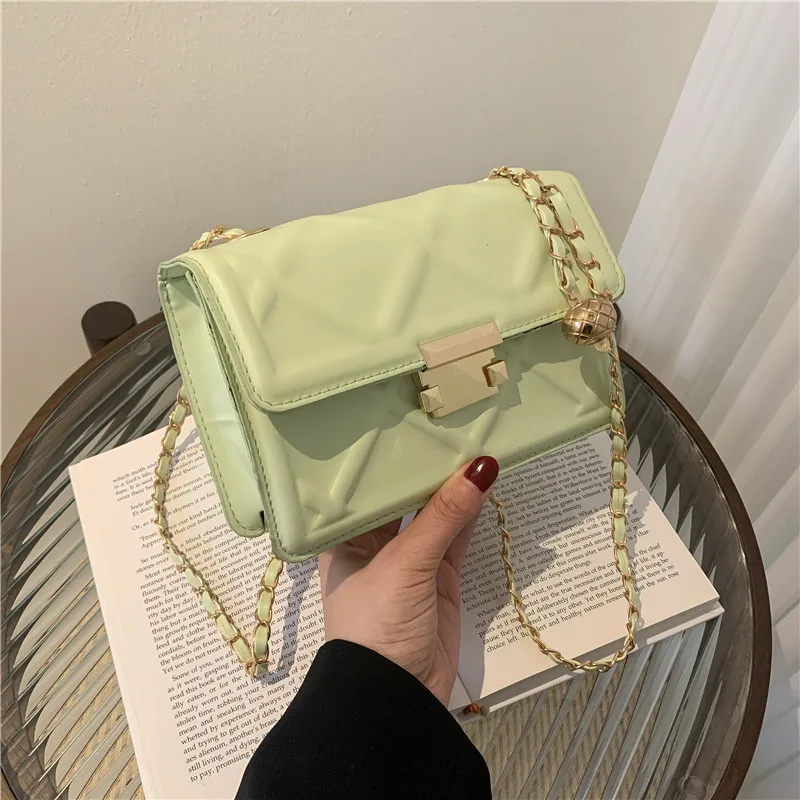 

Indentation однотонная женская сумка на цепочке 2022 Новая модная сумка-мессенджер на плечо простая маленькая квадратная сумка в иностранном цвет...