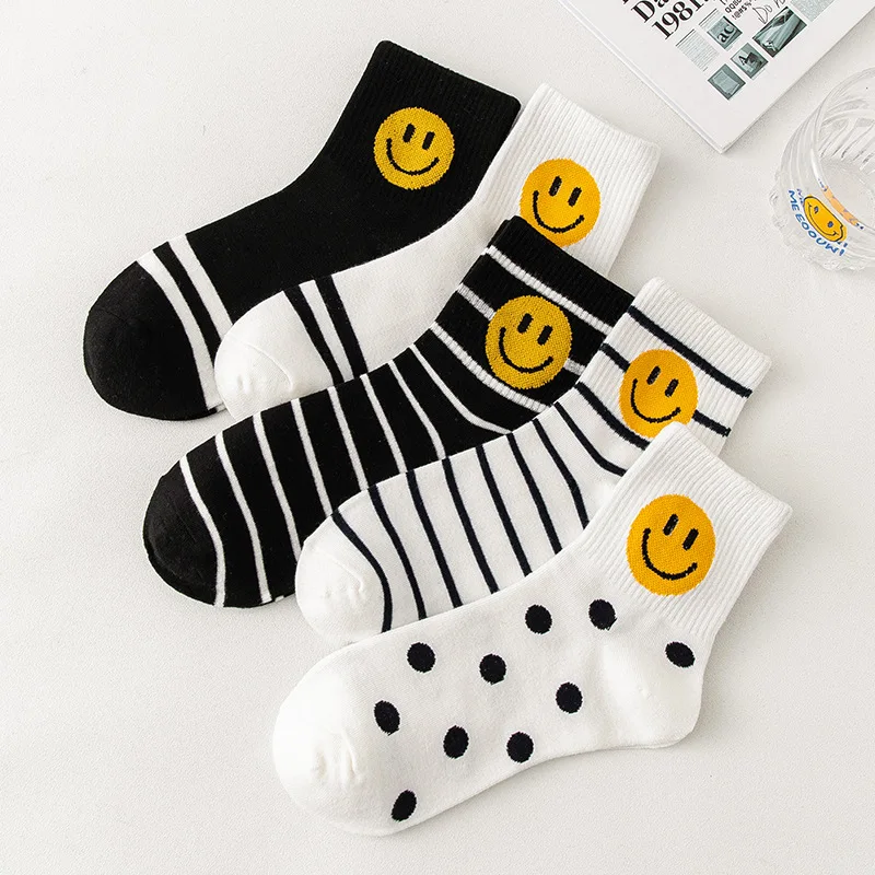 

Cartoon Women Socks Cotton Smile Face Funny Harajuku Kawaii Cute Happy Streetwear Woman Sock Kobieta Skarpety Femme Chaussettes