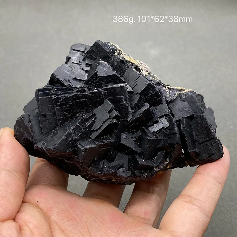 100% натуральный пакистанский флюорит черной розы (флуоресцентный эффект Красного