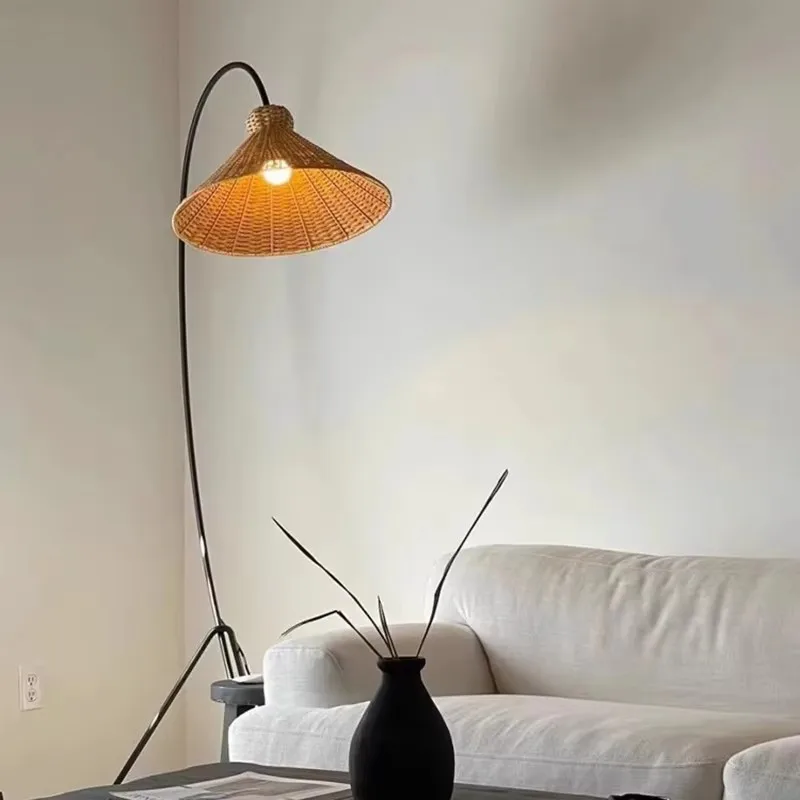 Ретро украшения минималистичный японский плетеный торшер из ротанга