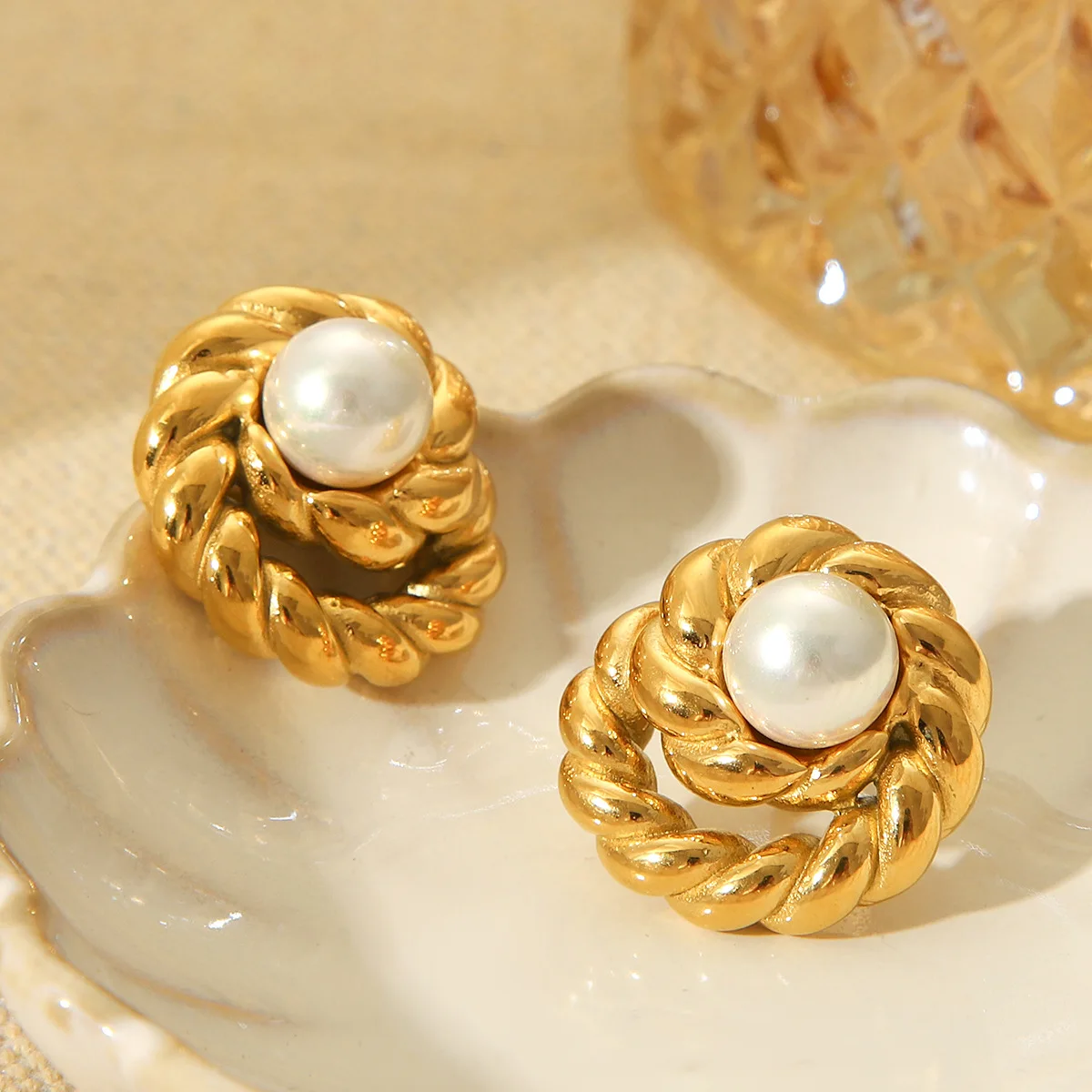 Женские серьги-гвоздики из нержавеющей стали с имитацией жемчуга и цветка