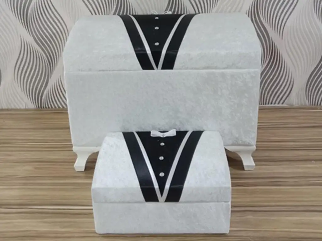 

Checkered figured white