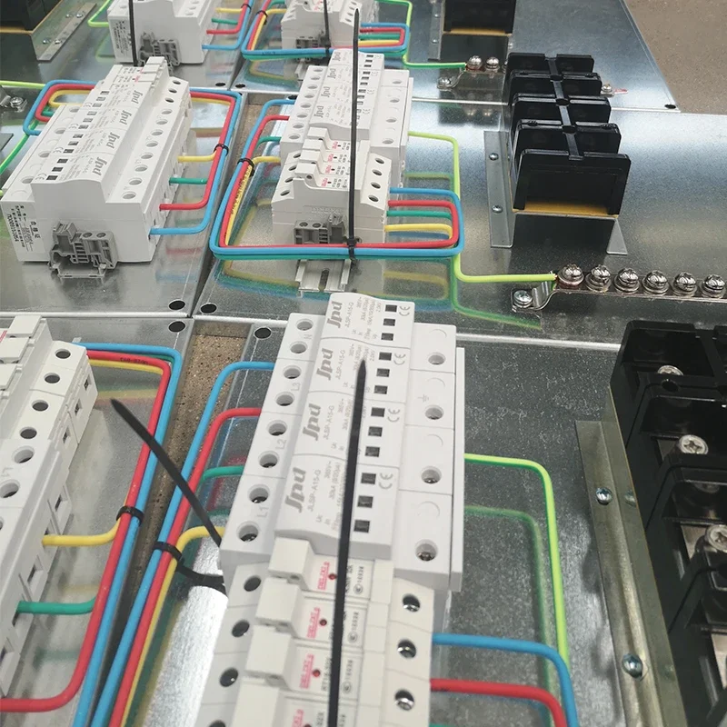 690V вспышка стабилизатор напряжения 3 полюса 100kA SPD