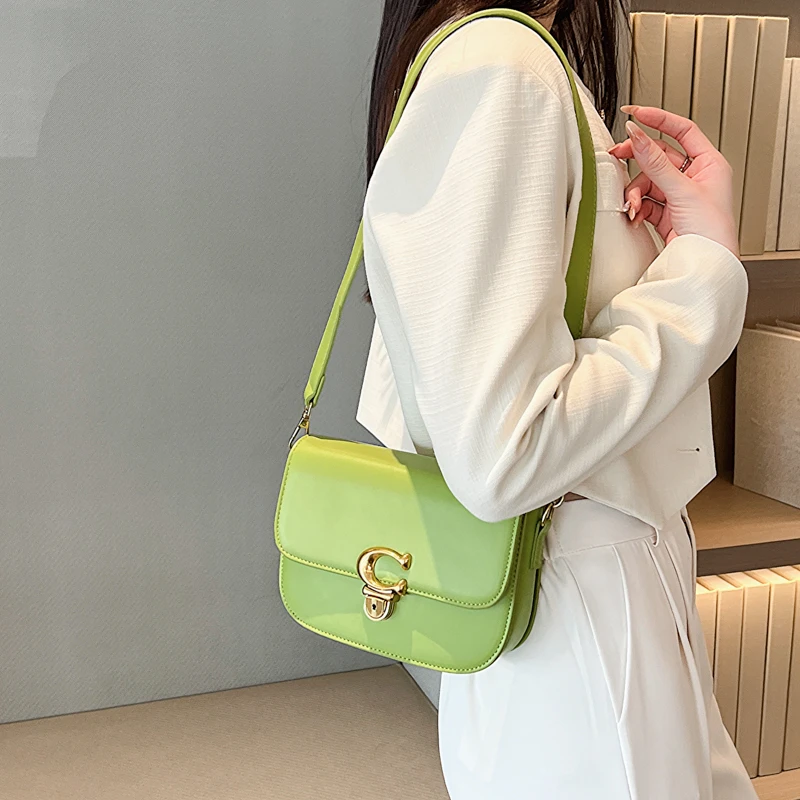 Women Shoulder Bags 2023 Summer New Korean Version of The Messenger Bag Handbag Chain Wild Crack Printing Wild Shoulder Bag