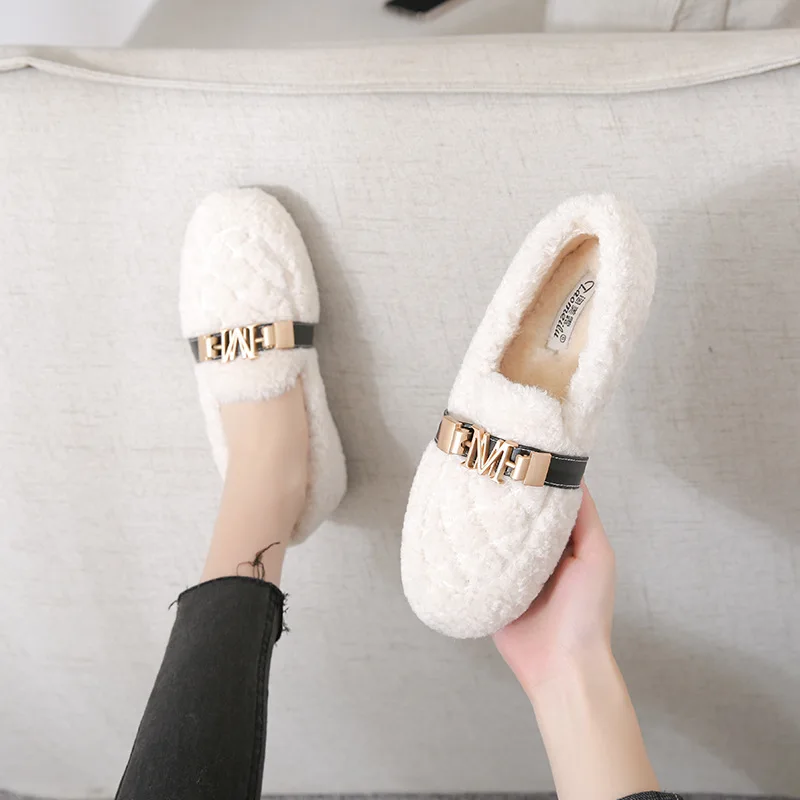 Fashion Metal Letter Design Plush Shoes Women Winter Outdoor Plush Platform Shoes Slip-on Flats Warm Faux Fur Large Women Shoes