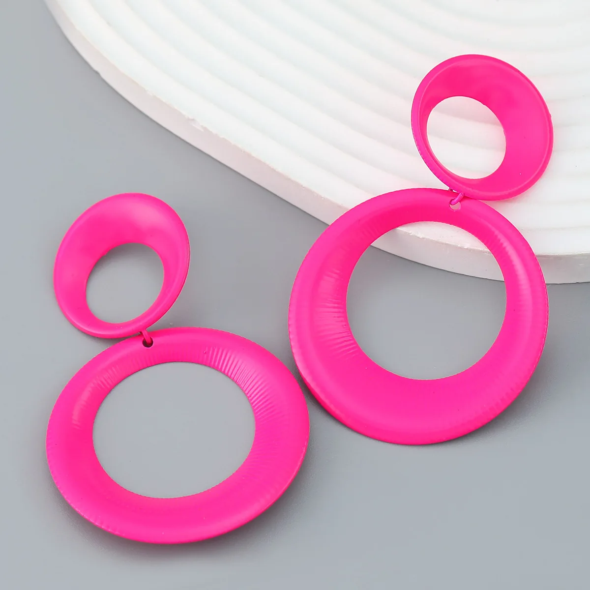 2023 New Fashion Summer Trend Metal Alloy Colorful Painting Round Circle Drop Earrings for Women Exaggerate Statement Jewelry