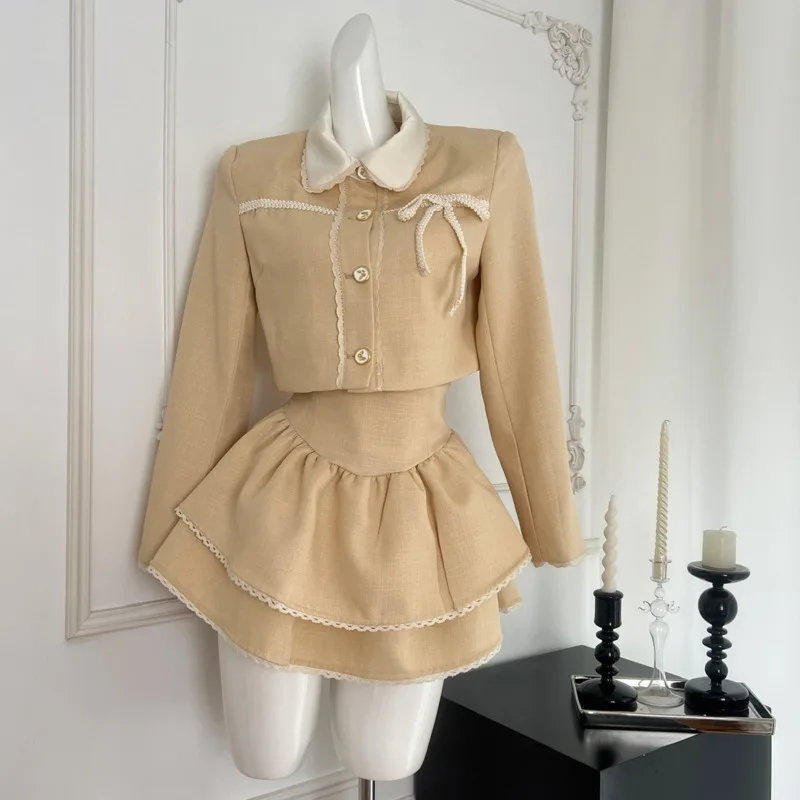 Женский комплект из двух предметов: короткая куртка с длинным рукавом и