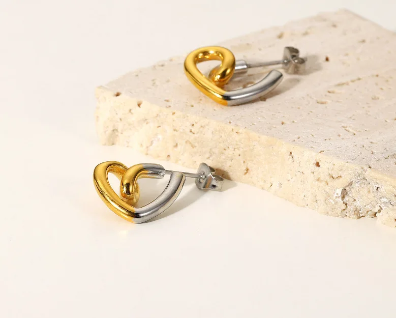 Женские серьги-гвоздики золотистого цвета 2