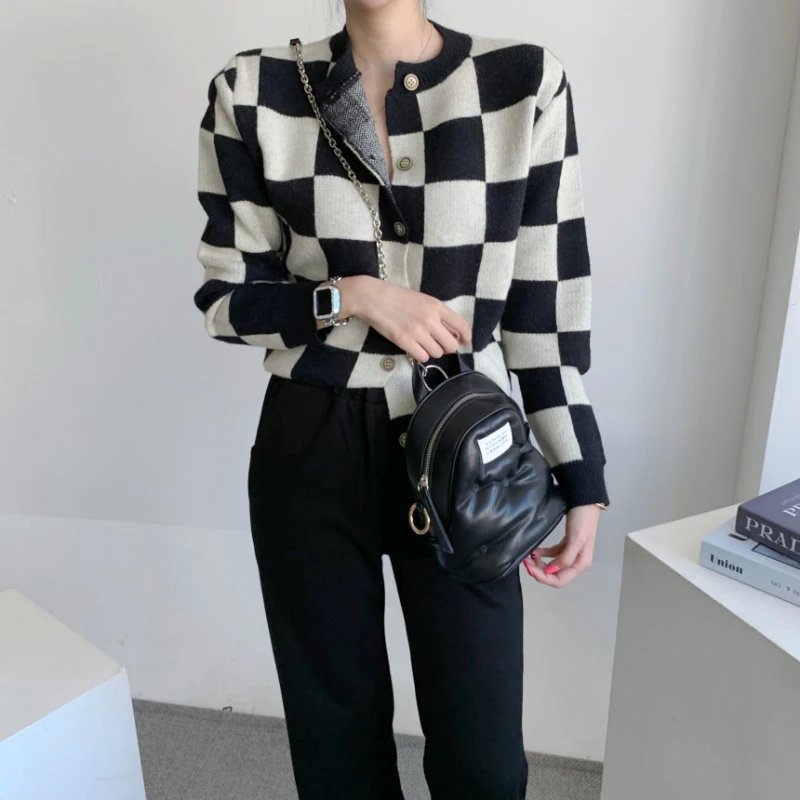 

Korean Autumn Age Reduction Retro Niche Design Temperament Checkerboard Knitted Cardigan Sweater Jacket Women